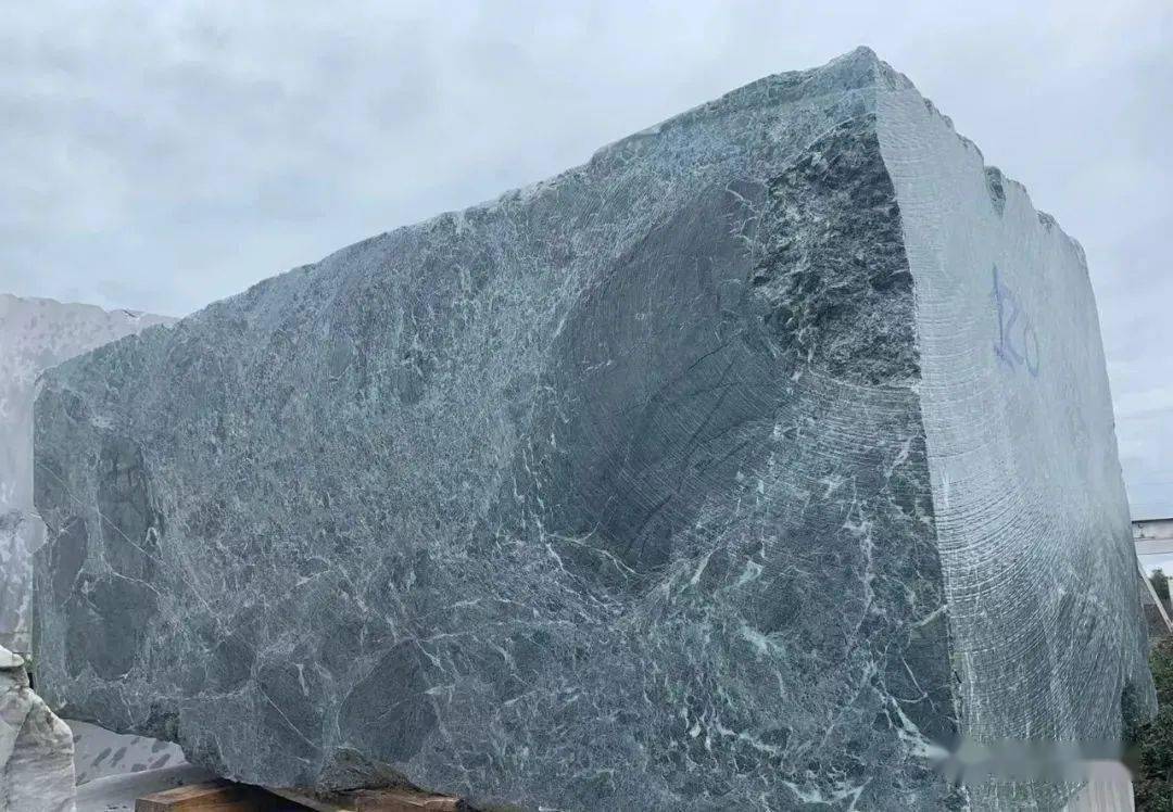 普拉达绿,用最天然的色彩展现最高贵的气质_空间_大理石_纹理