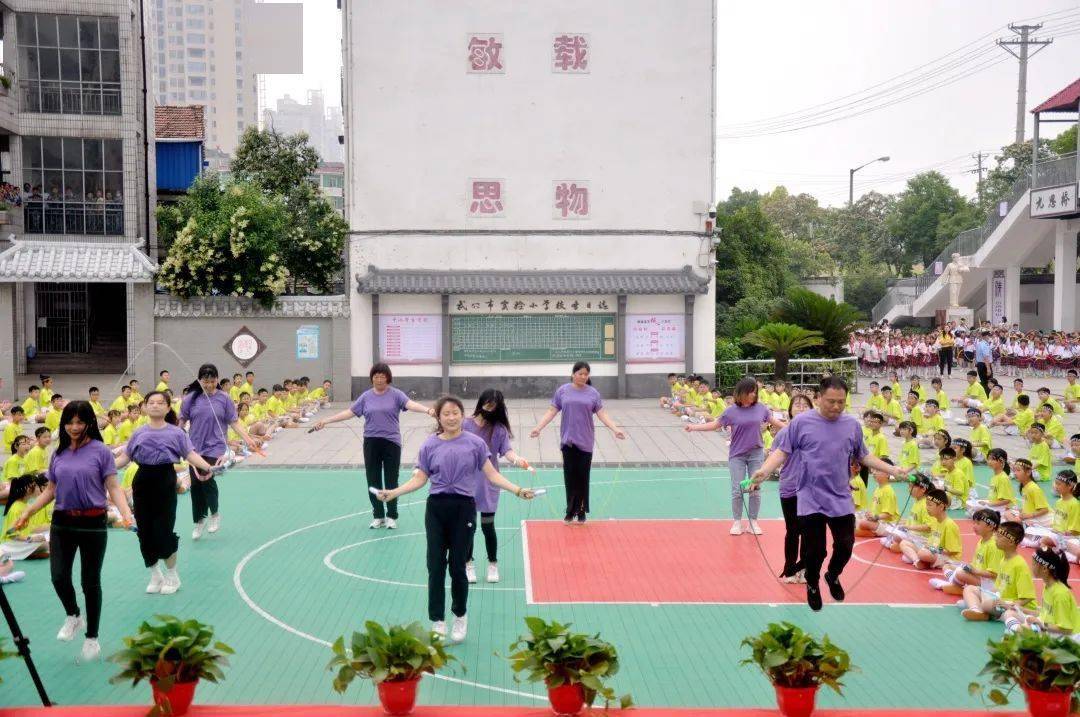 小操场大风景师生一起嗨起来武穴实小沿江校区举行迎六一阳光大课间