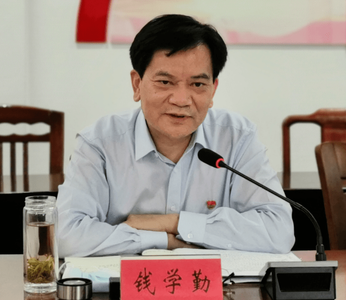 县人大常委会主任钱学勤来县发改局调研