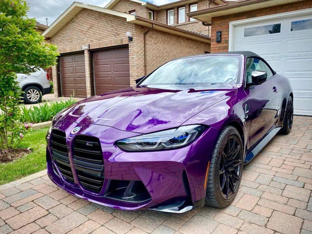 暮光紫宝马m4敞篷搭配m50周年徽标亮相这颜色一般人还真hold不住