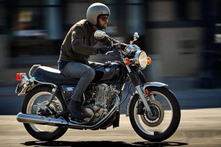 自1978年以來,雅馬哈sr400一直是新騎手的最愛的車型之一.