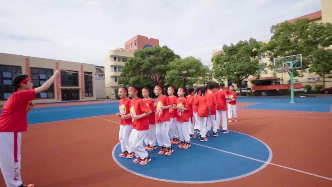 龙港这所学校要火!_跳绳_花样_音乐