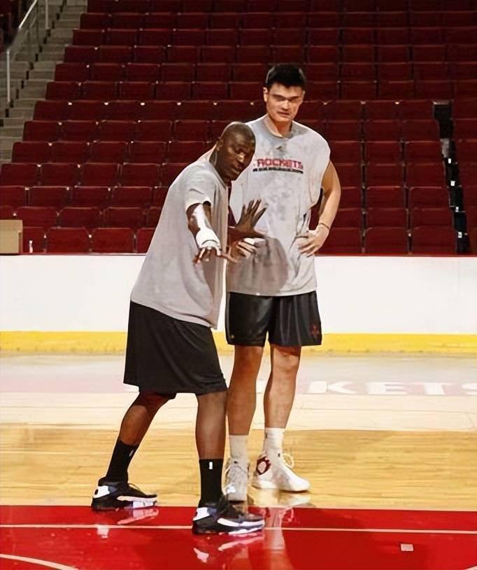 余嘉豪将成为中国下一个姚明余嘉豪和姚明相比还有哪些差距