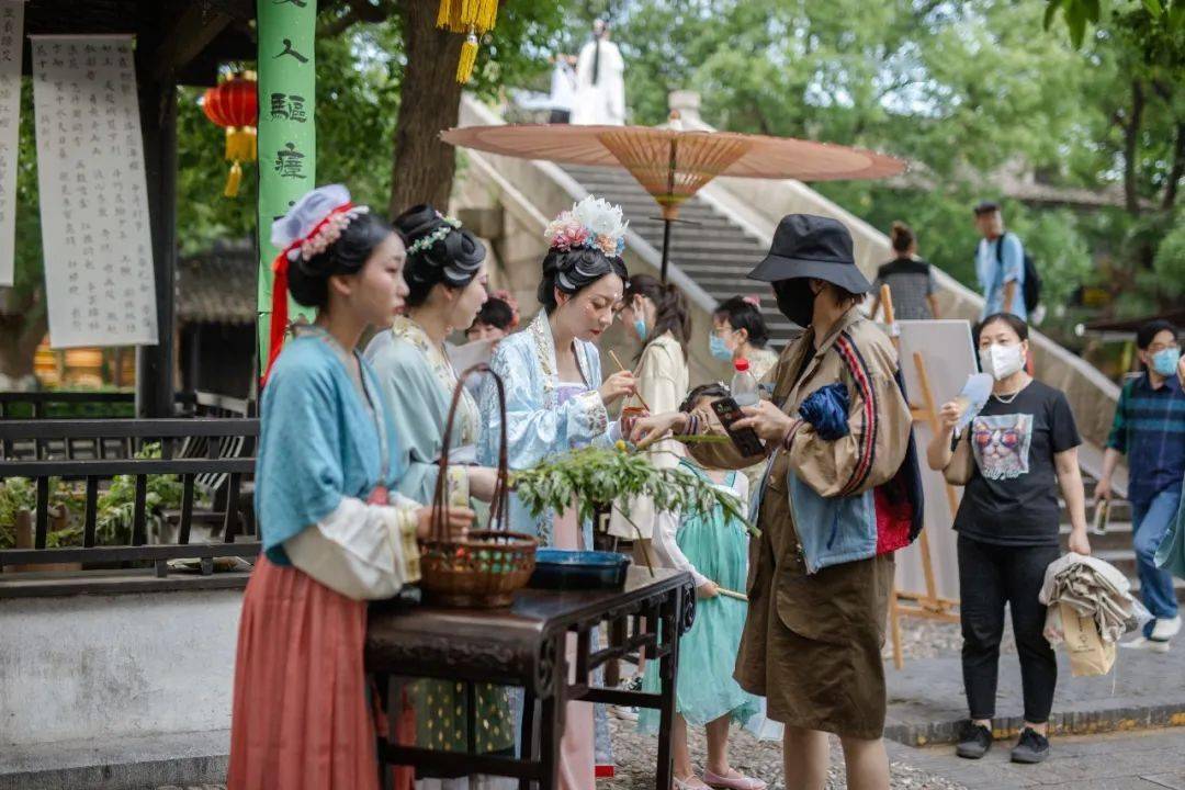 遇到雄黄画额/兰汤祓禊可以去接受祝福哦~芒种至成熟时乘风逐梦启征程