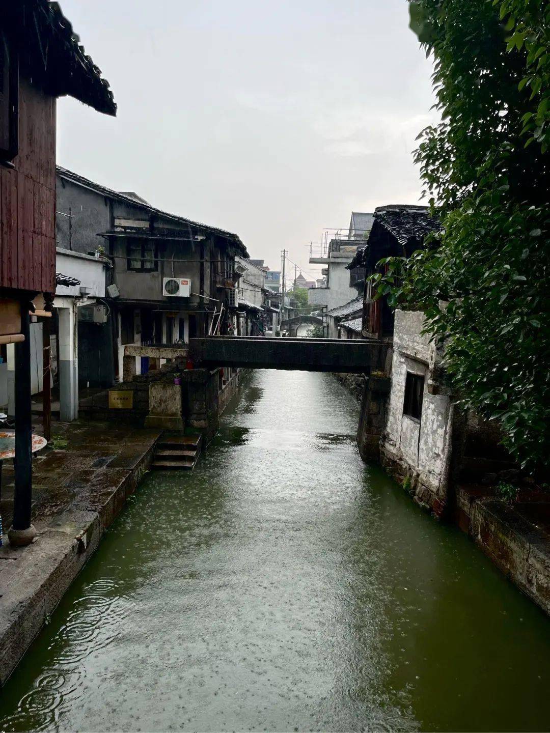 绍兴图说雨天的安昌古镇