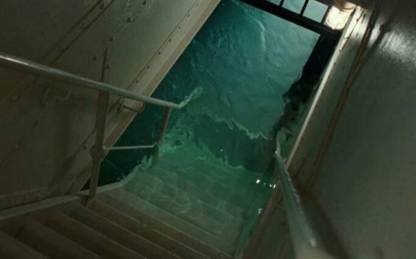 叠加的恐惧被水淹没的废弃矿井虽然但是,这扫帚我不要了冰山一角冰山