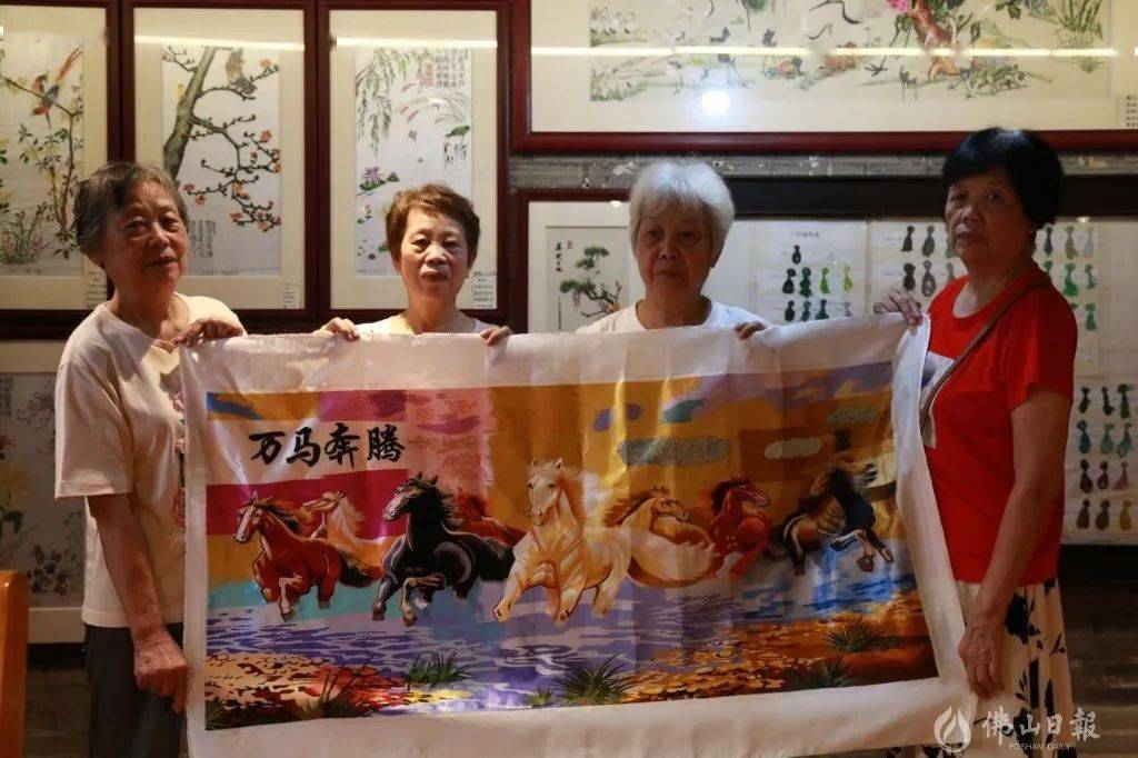 74岁绣女绣出黄连端午赛龙夺锦图_何京云_绣品_莲溪