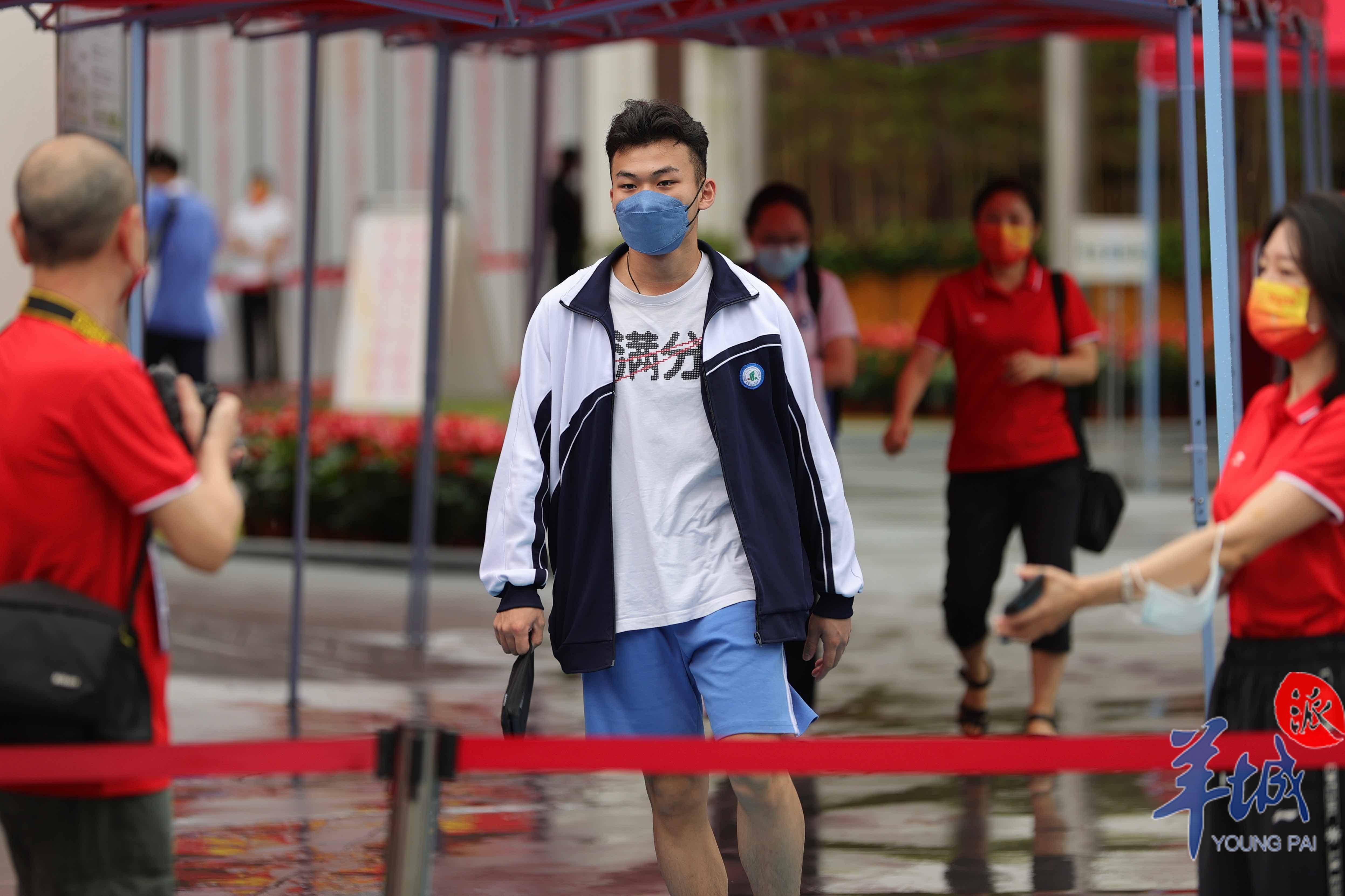 2万学子赶赴高考,直击第一现场_考生_考场_考点