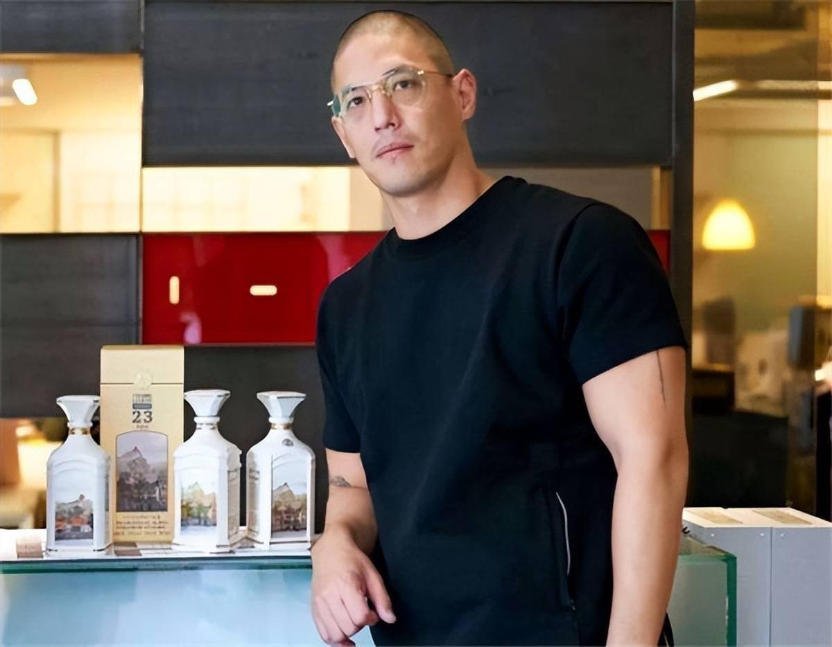 蒋家第四代蒋友柏回忆:12岁前享贵族待遇,历史课就是蒋家家史_生活_曾