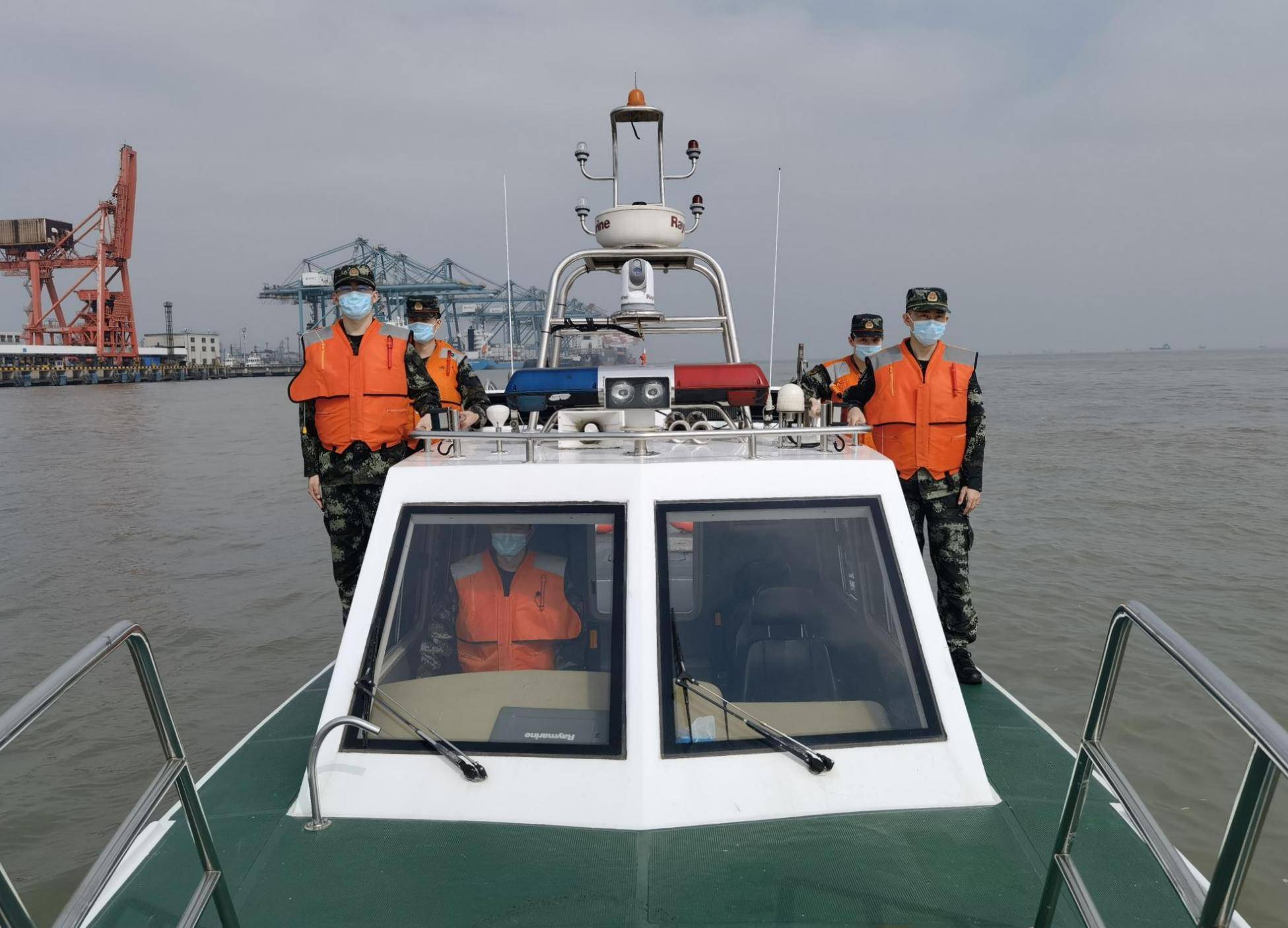 6月8日"世界海洋日"来临,上海海警局外高桥工作站积极行动,成立"海洋