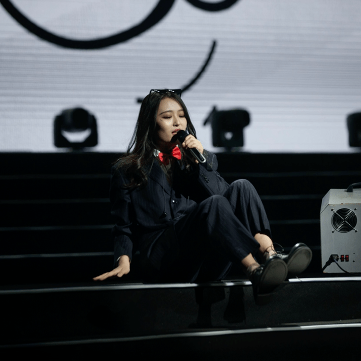 复旦歌王"旦"生战冠军王子月:喜欢新鲜的自己_舞台_比赛_iscream