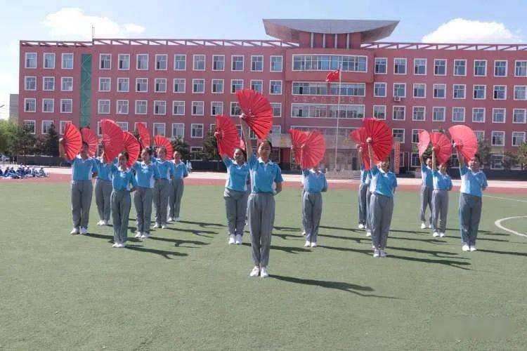 【安达发布 关注】安达市第三中学举行"喜迎二十大 青春心向党"健美操
