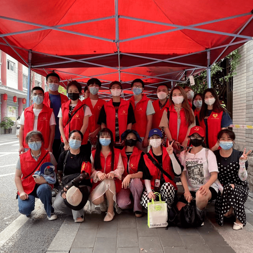 青年聚焦丨助力圆梦成都青年志愿者护航莘莘学子