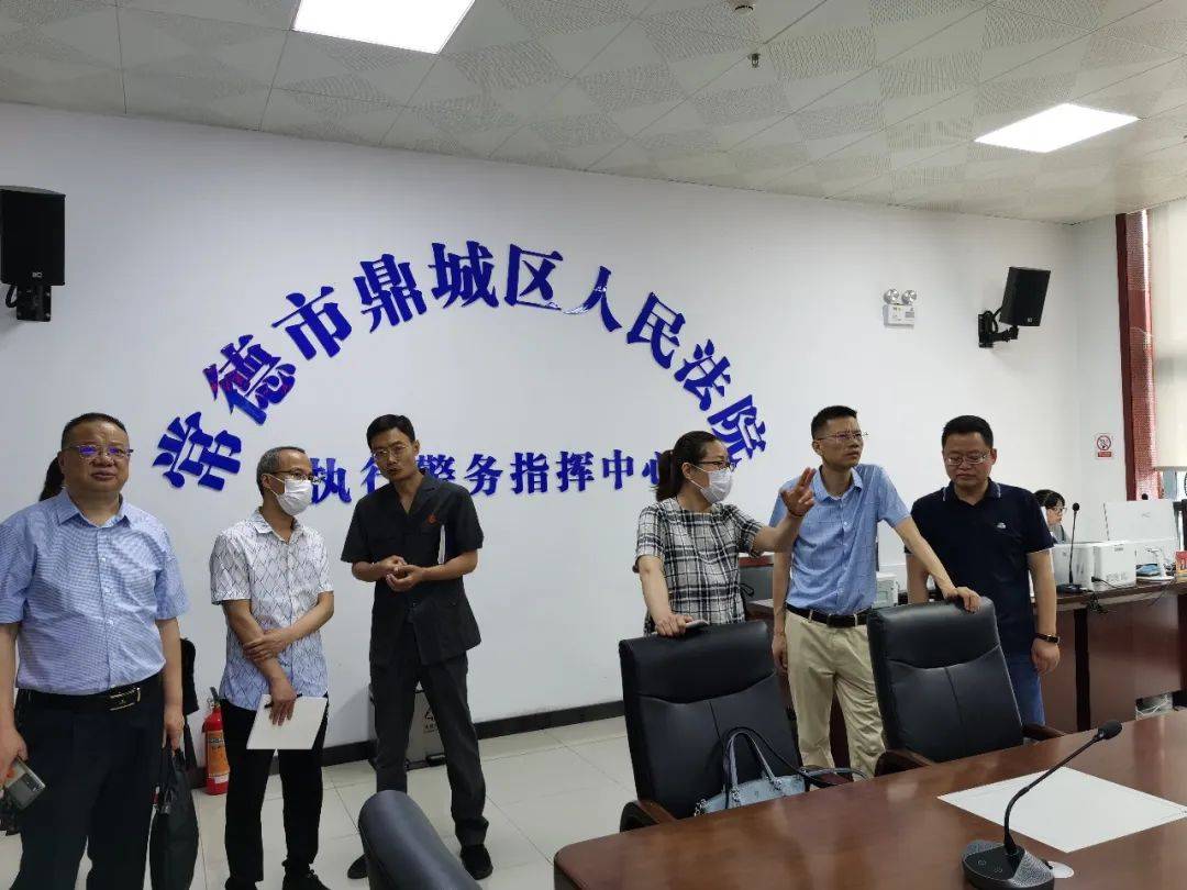 6月8日,湖北省房县人大法制委主任委员张雪晴带领房县人民法院,房县