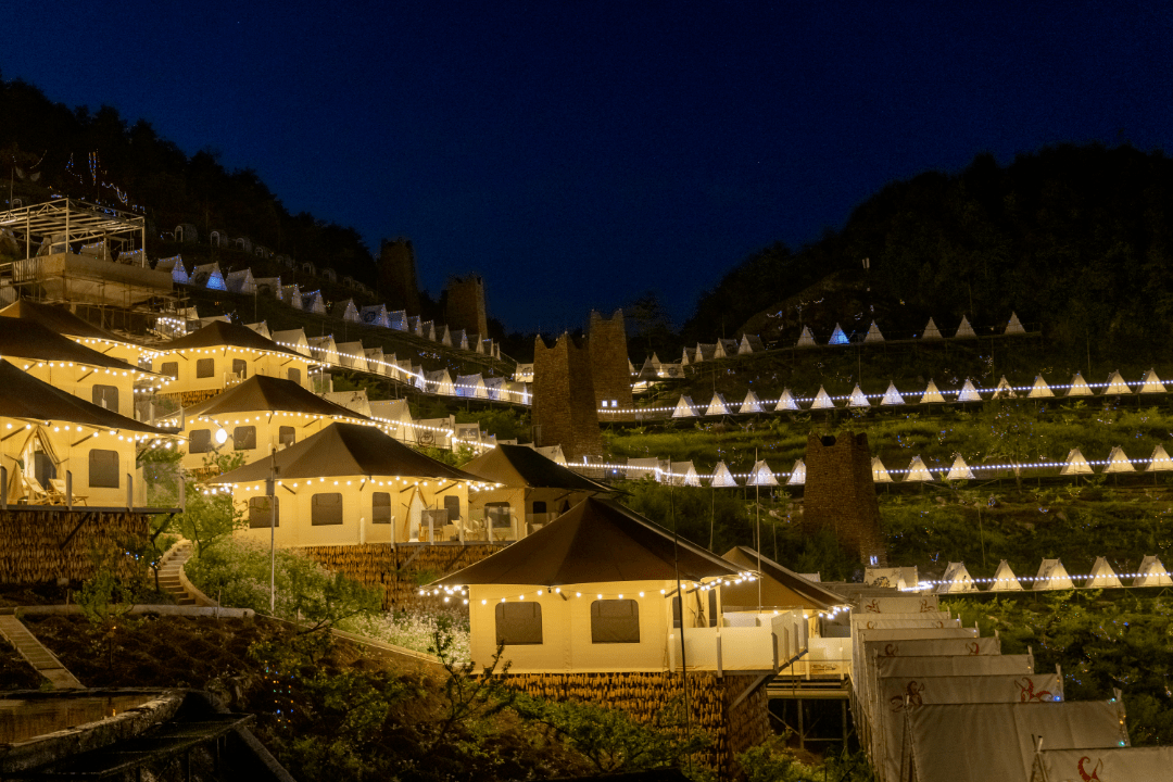 房车营地夜景图片