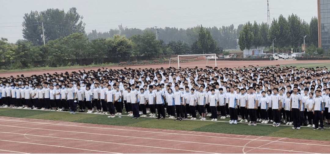 莘县翰林学校举行感恩母校放飞梦想毕业季主题升旗仪式