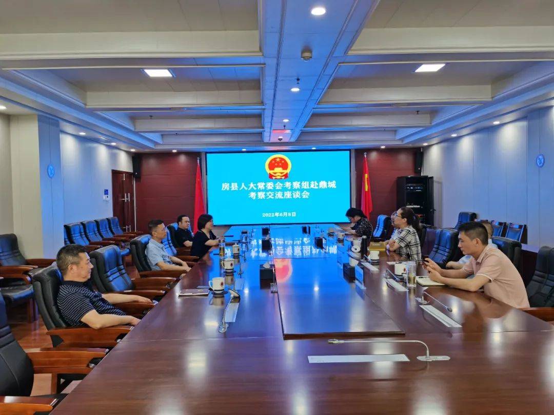 6月8日,湖北省房县人大法制委主任委员张雪晴带领房县人民法院,房县