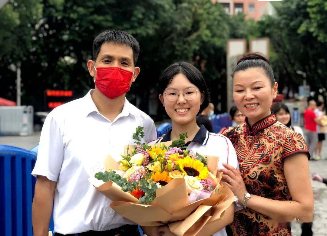 邬晓倩 摄鹤山一中 供图鹤华中学 供图高考结束后问起考生们最想做的
