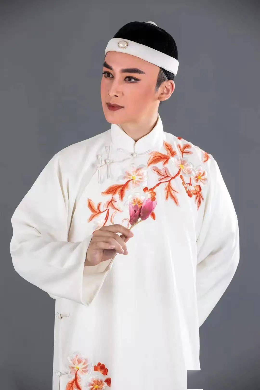 饰 杜丽娘(国家二级演员,工五旦)▲ 俞玖林甬剧《啼笑因缘》选段贺磊