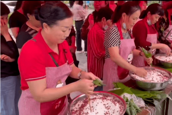 常态化时,为筑牢家乡防疫堤坝,6月4日晚6时,市老体协武术分会胡为美