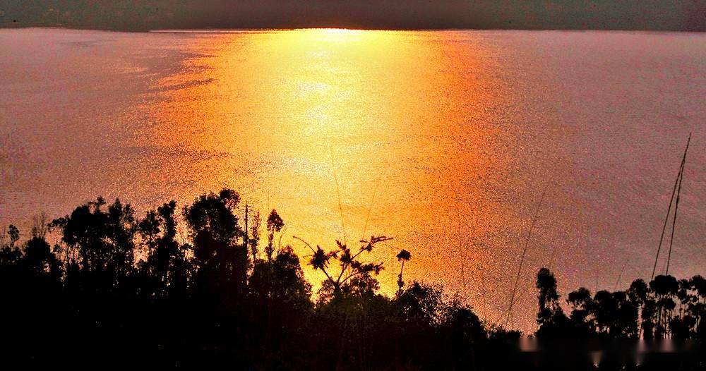 昆明阳宗海明湖湿地晚霞红似火明湖美如画