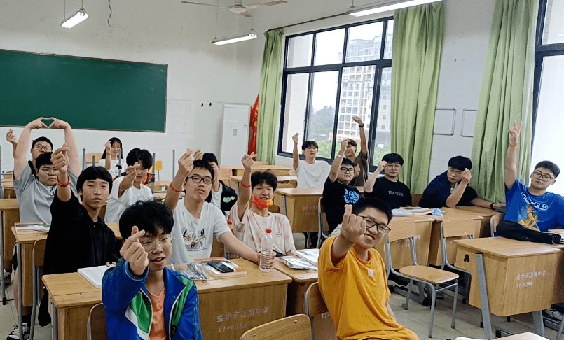 金华江南中学校服图片