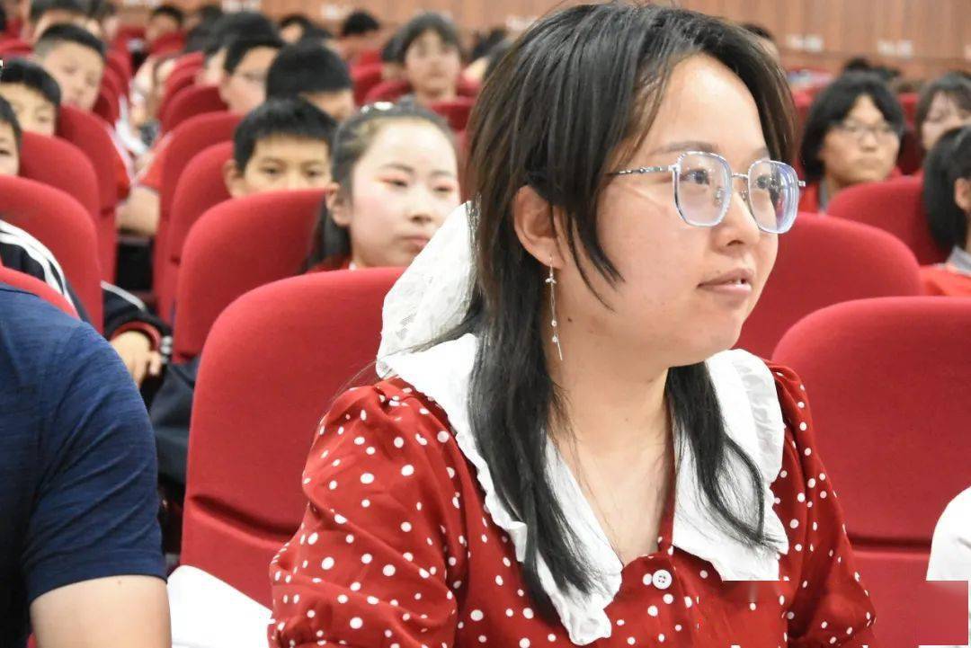 子长市中学诵古风今韵展青春风采