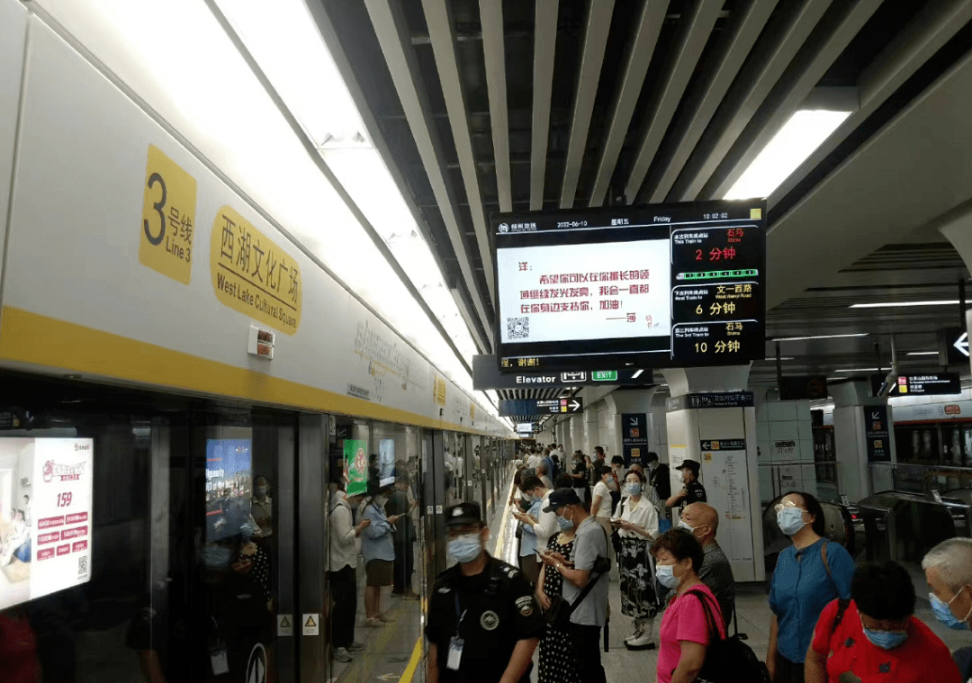 "我们周围没什么大超市,买东西都要去稍微远点西溪印象城,以后坐地铁