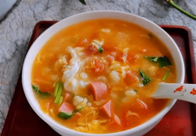 疙瘩汤的做法可荤可素,今天分享一道疙瘩汤的做法,用鸡蛋,西红柿,火腿