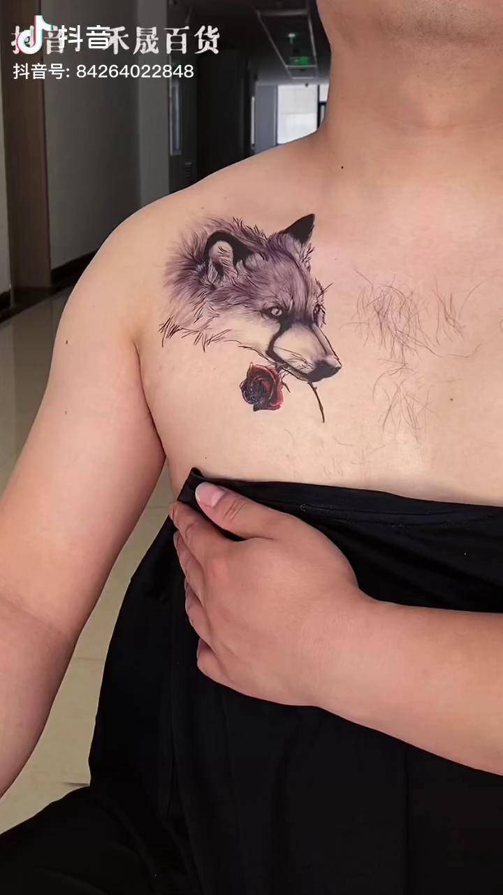 狼的嘴巴里叼着一朵玫瑰,这也太浪漫了吧防水贴画 狼叼玫瑰_玫瑰_贴画