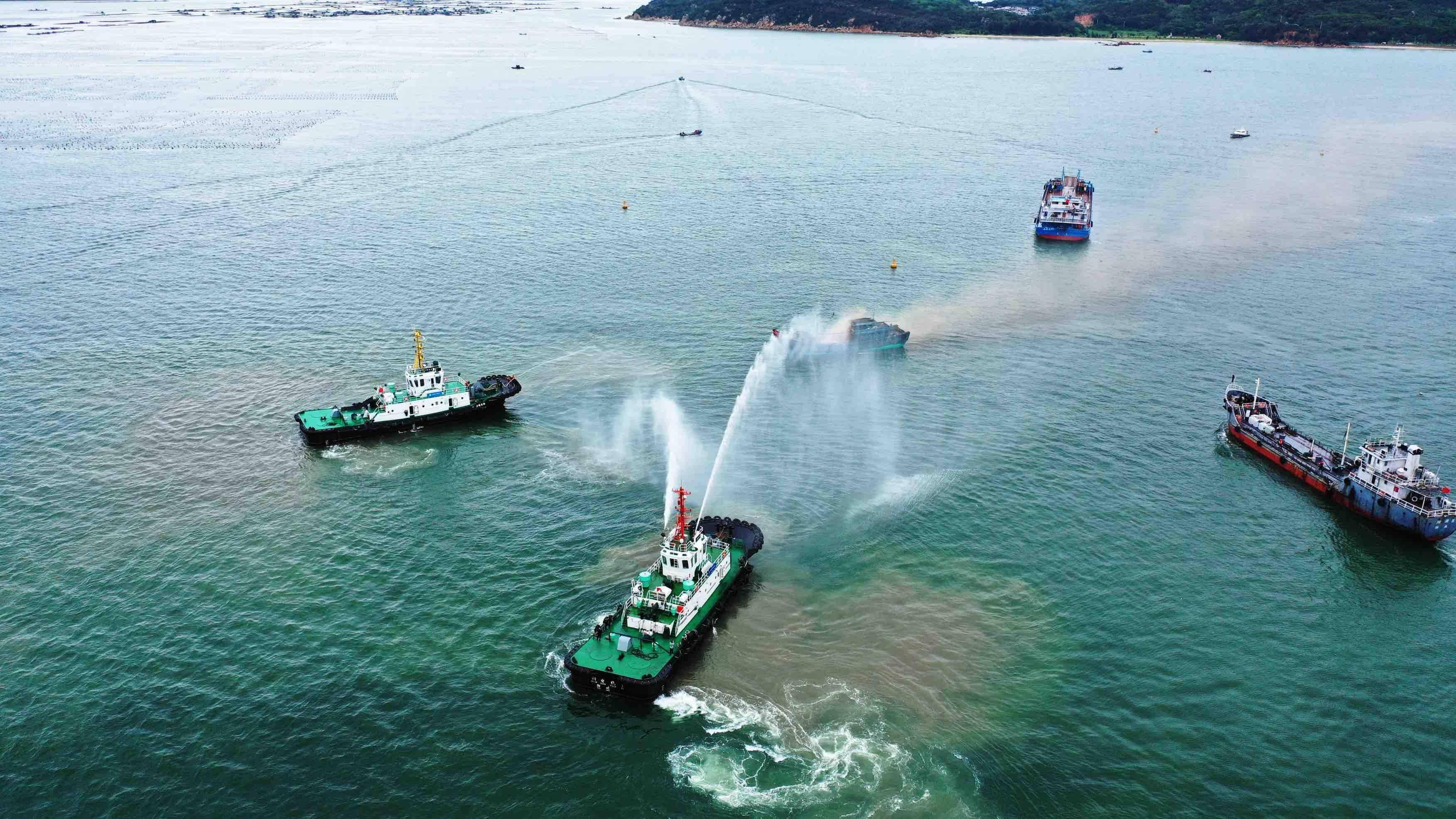 华瀛码头施工水域时与一艘返回柘林渔港的渔船在青屿附近水域发生碰撞