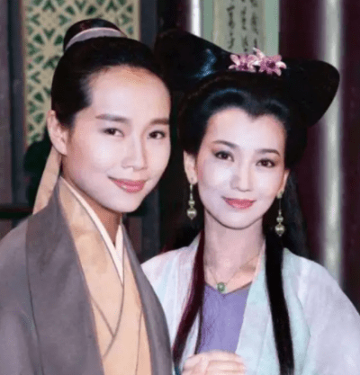 59岁“许仙”叶童头发全白,整个人瘦骨嶙峋