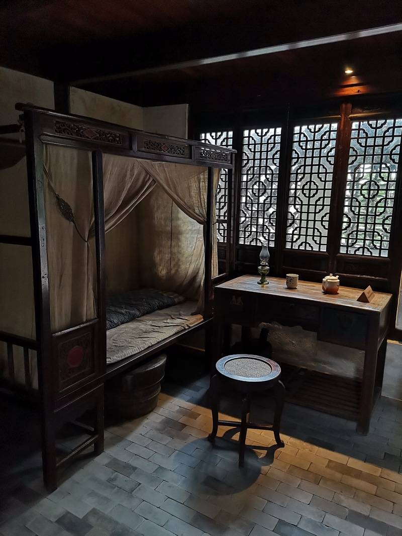 现在的陈云故居就是其舅父母家.