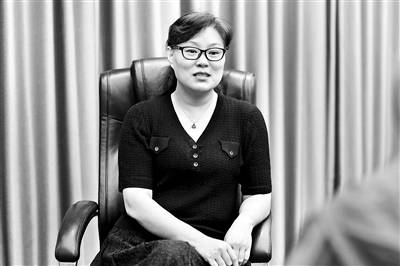 物美集团党委书记 新闻发言人许丽娜 扫描二维码 看如何保供最后一