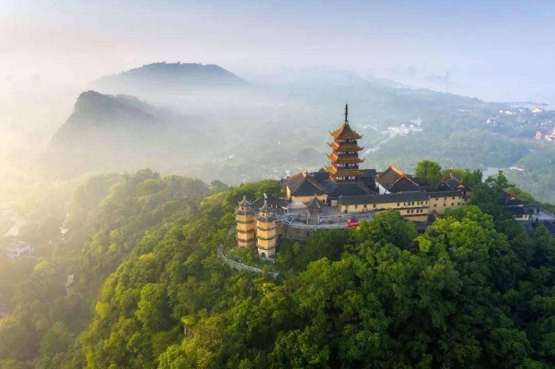江苏到南通邂逅狼山景区的浪漫夏日趁着人不多去划划船喂喂鱼好不悠哉