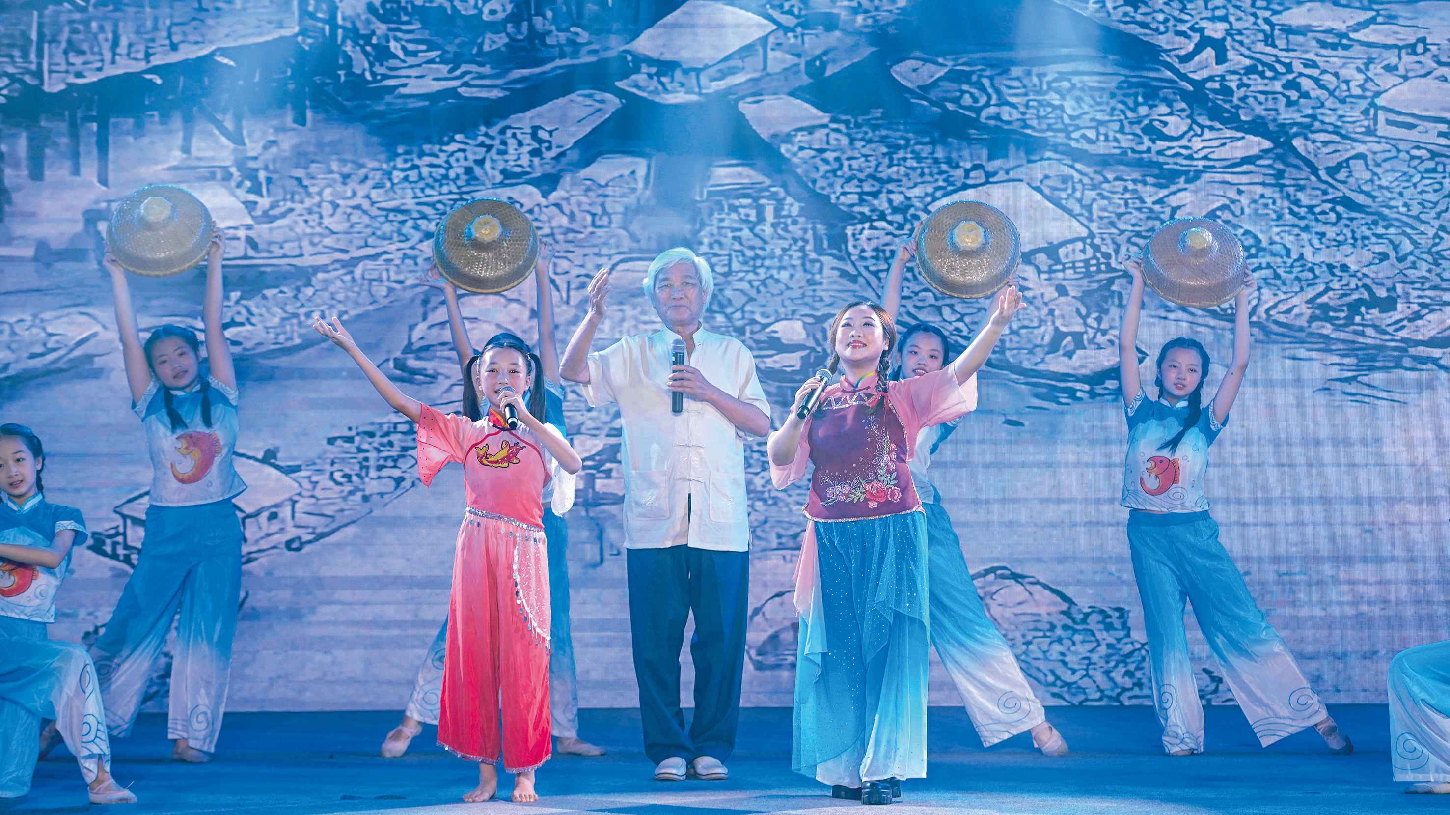 广东主会场上的中山咸水歌表演 贺亿强 摄2022年"文化和自然遗产日"