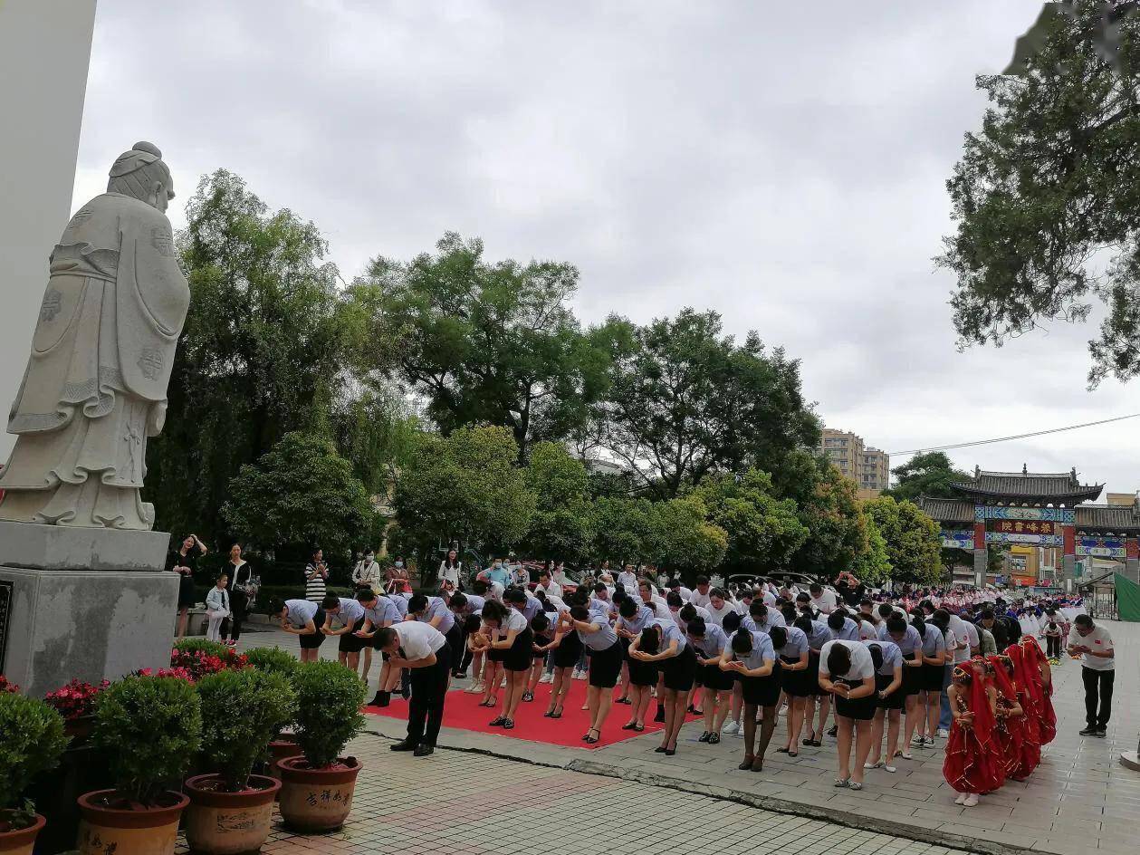 熠熠红烛焰 殷殷园丁情——陆良县文化小学举办2022年首届班主任节