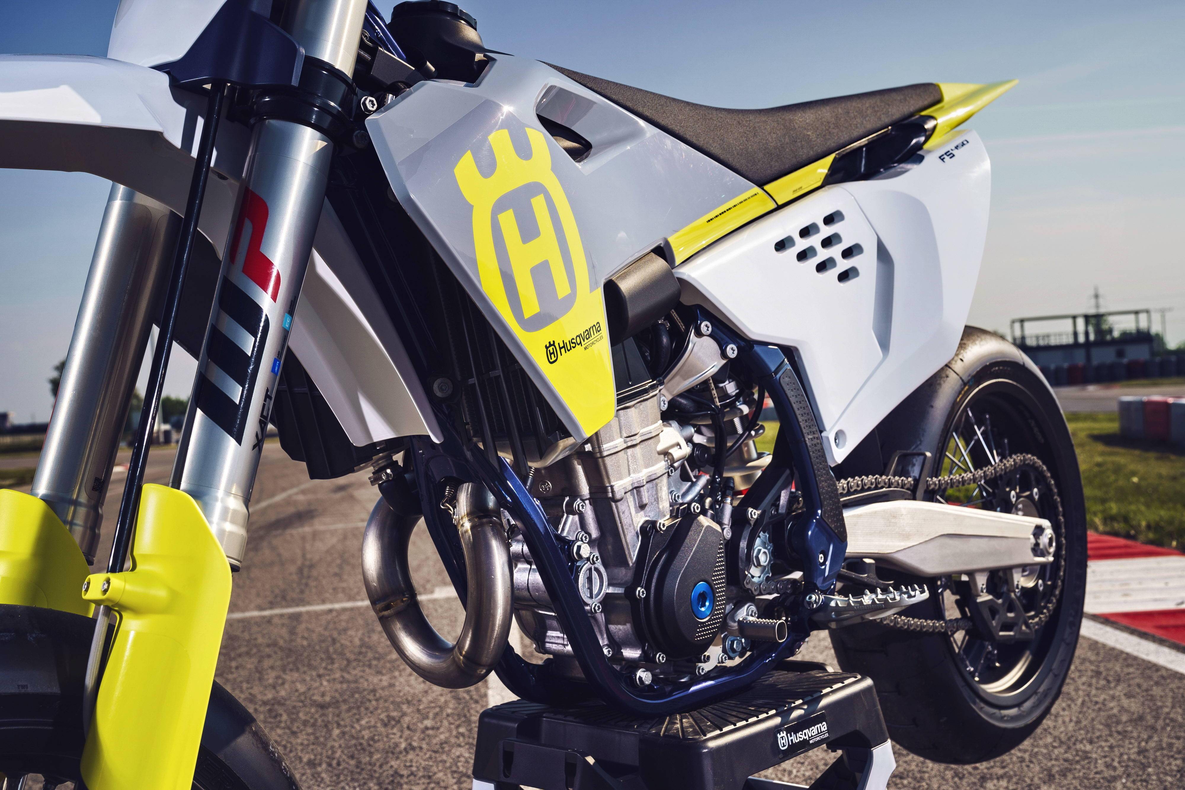 husqvarna 胡斯瓦那新一代公路越野赛车 2023 fs450