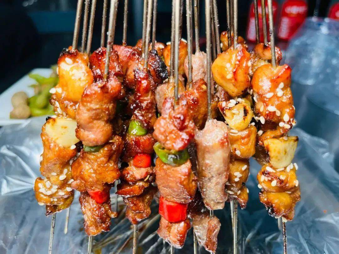 了烟火气在工艺上做到了口感独特在品种上做到了丰富多样十年烧烤老店