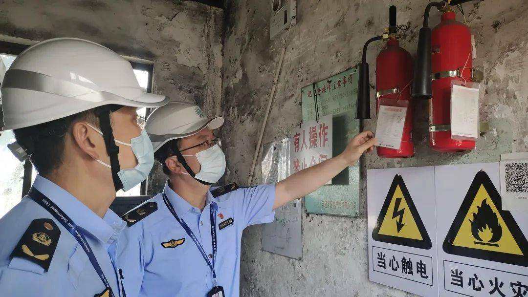 第十八条有明确规定,生产经营单位进行爆破,吊装,动火,有限空间作业和