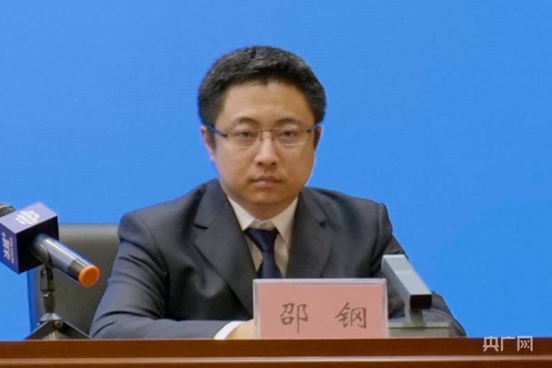 哈尔滨市松北区副区长邵钢介绍相关情况(央广网发 王梦菡 摄)邵钢介绍