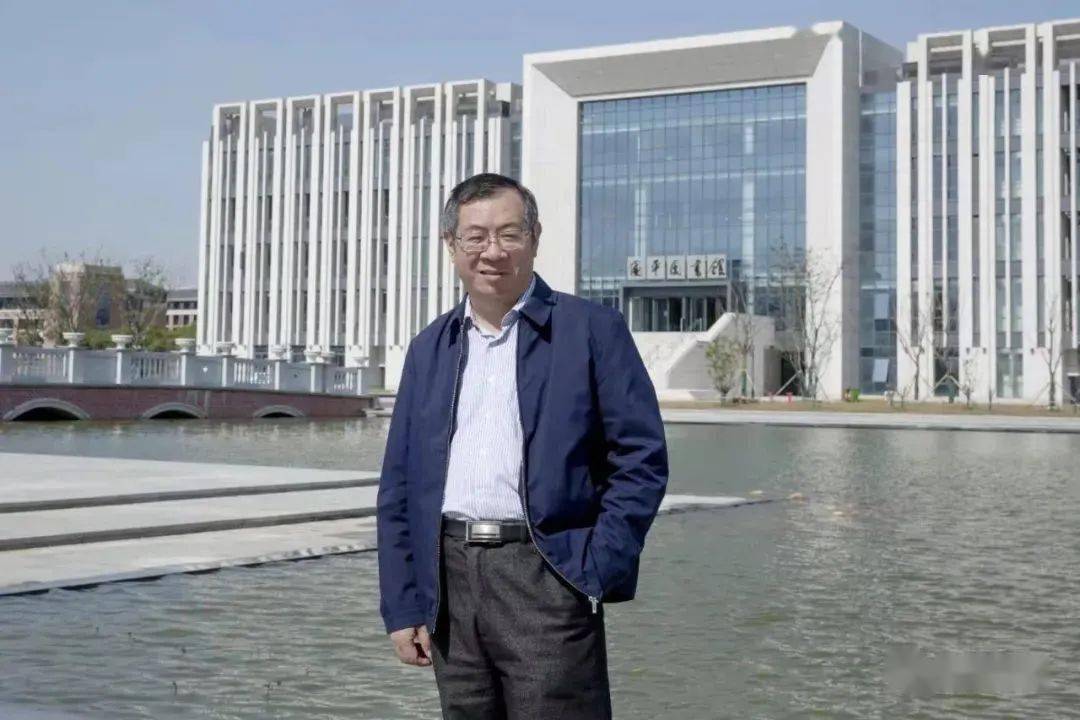 百个奋斗故事96丨教师能源与动力工程学院张小兵韧劲非常的天堂馆长