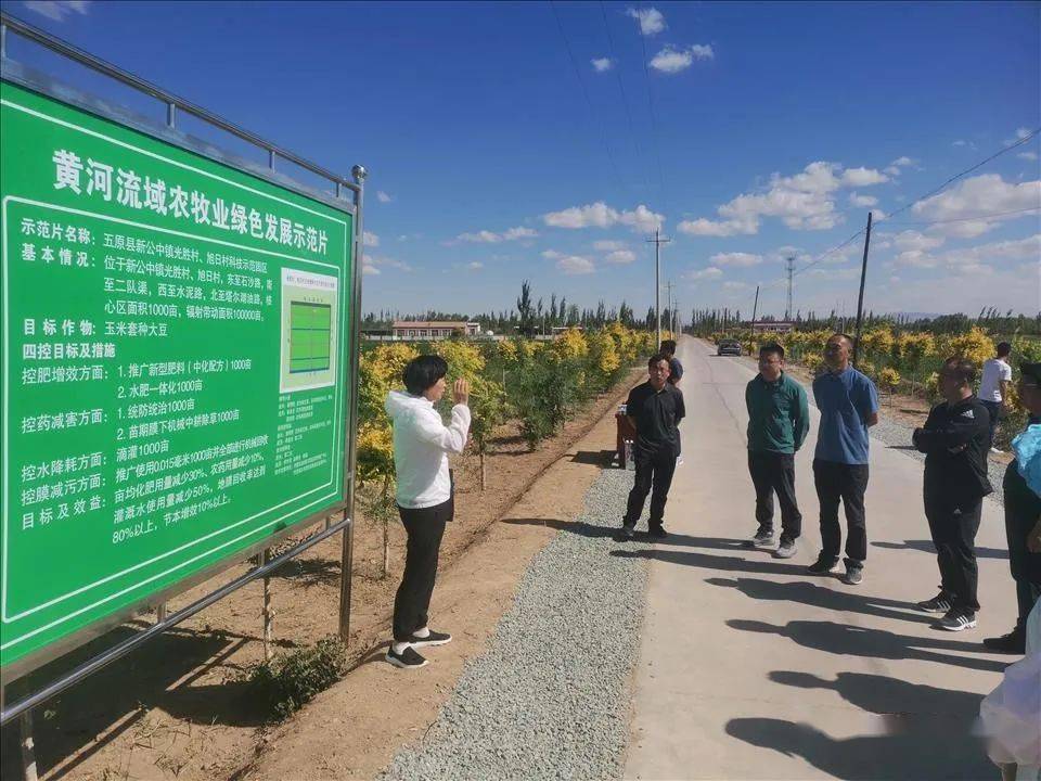 甜菜全程机械化高效节水种植示范片;五原县隆兴昌镇荣誉村科技示范片