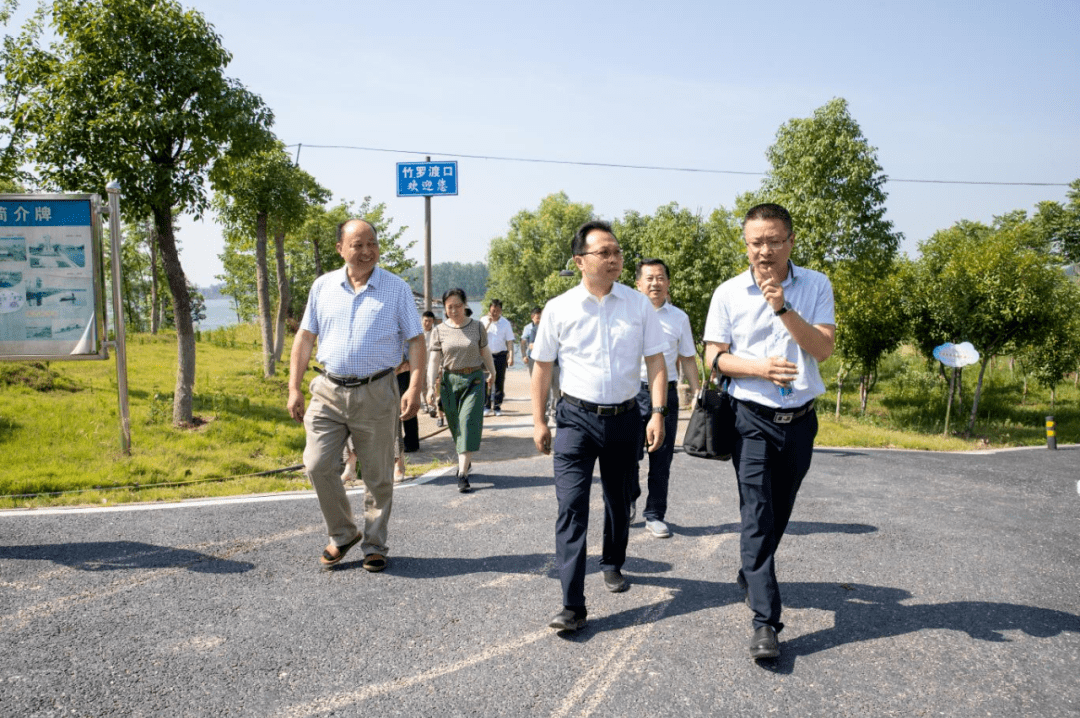 黄国威调研防汛抗旱和河库长制工作