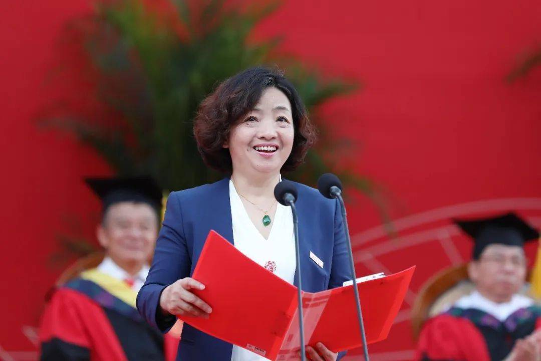 教师代表 自动化学院院长阳春华"今天你们是校园大学毕业生,明天你们
