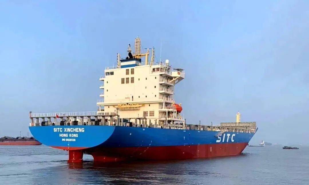 系列船第十艘新扬子为海丰国际建造的2400teu集装箱船sitcxincheng轮