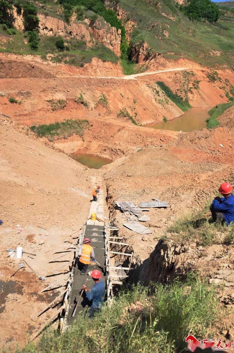 沟口建起淤地坝 拦住水土固沟床_秦州区_工程_谷坊