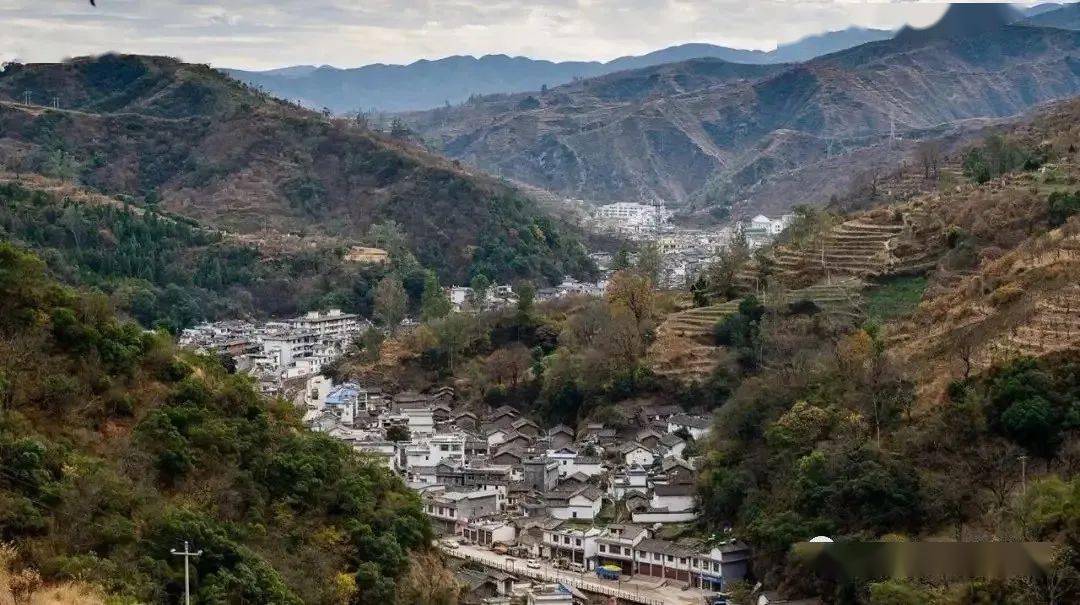 于云南省楚雄彝族自治州大姚县,地处该县 西南部,东邻昙华乡,新街镇