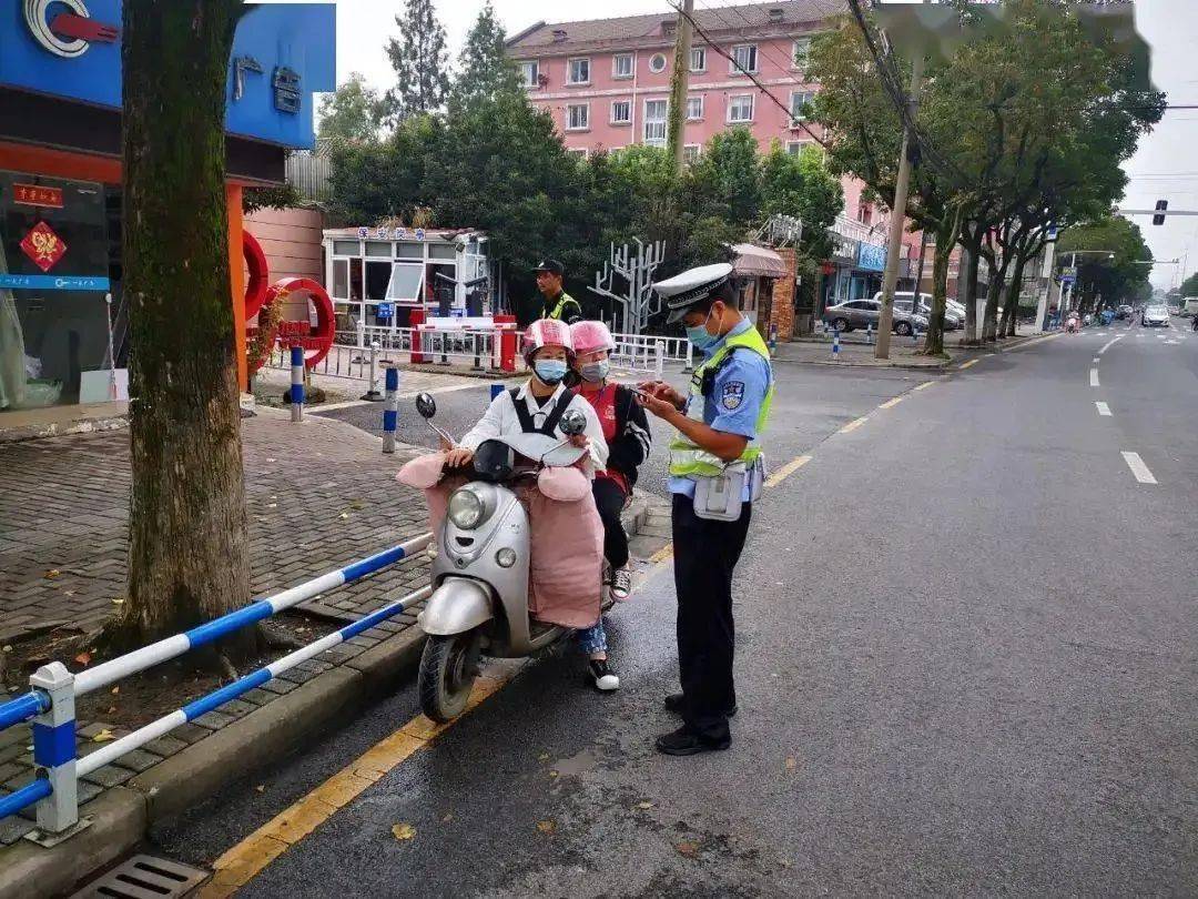 逆行,不在非機動車道行駛,駕乘電動自行車不佩戴安全頭盔以及涉及電動