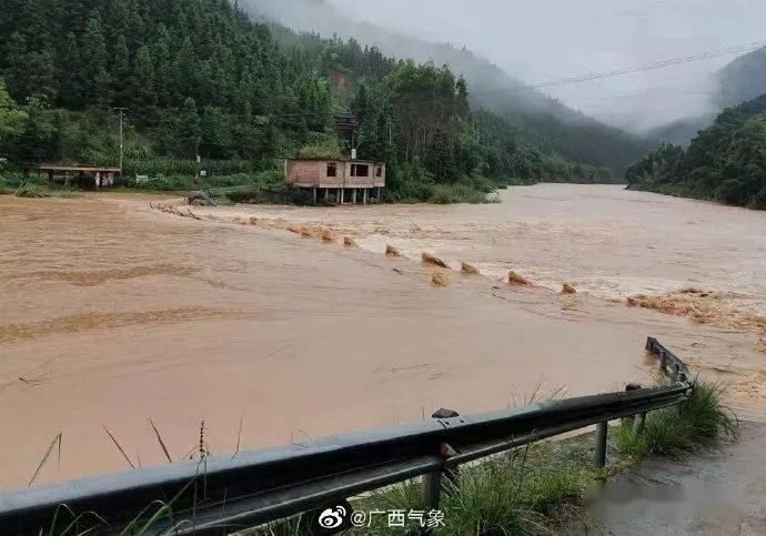 廣西氣象臺2022年6月18日11時00分繼續發佈暴雨橙色預警